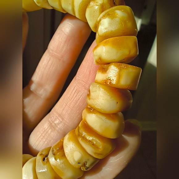 104 Natural Amber Raw Bead Stretch Bracelet - Yellow Cream Tones - Picture 4 of 4